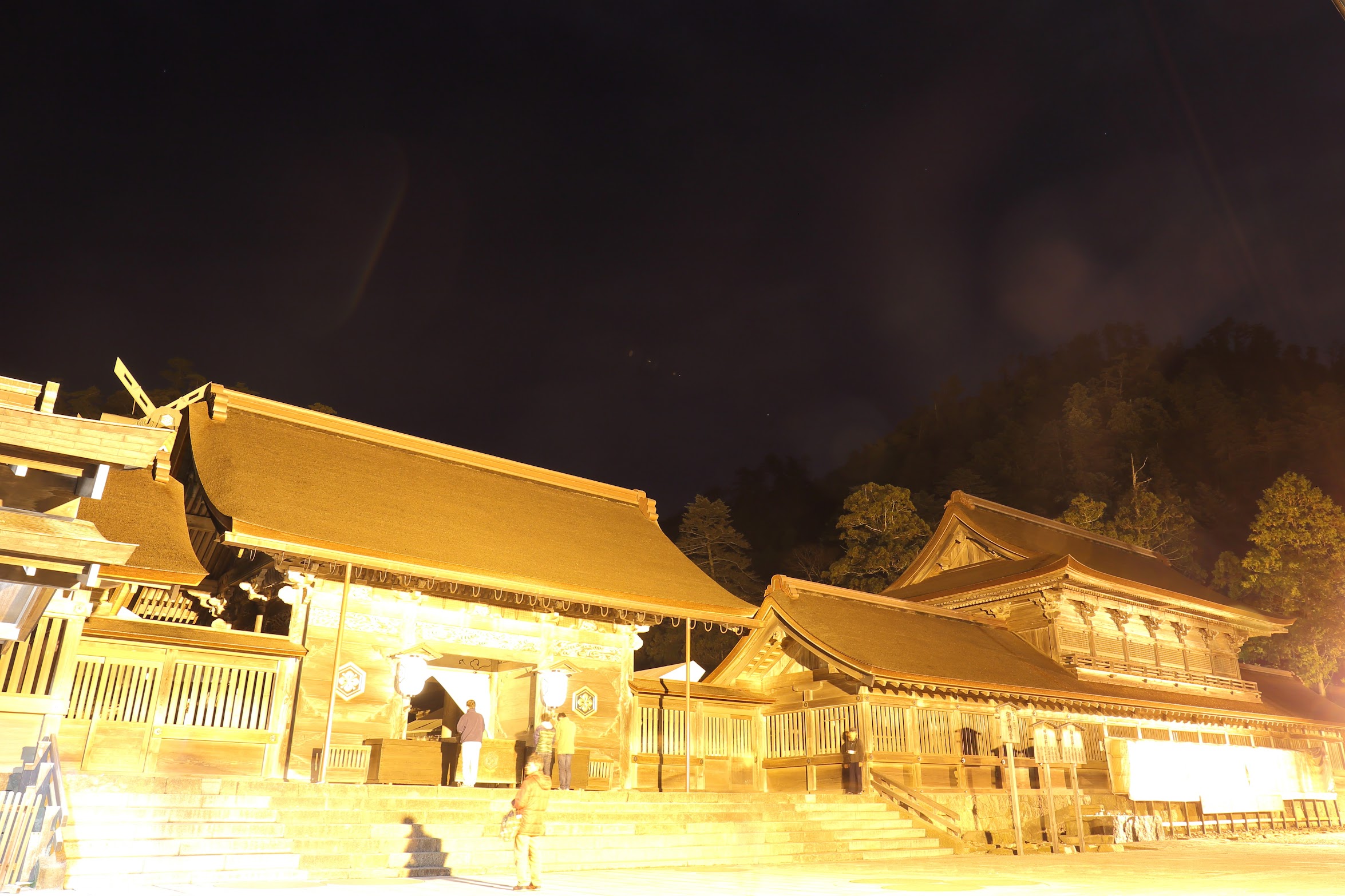 黄金の出雲大社本殿